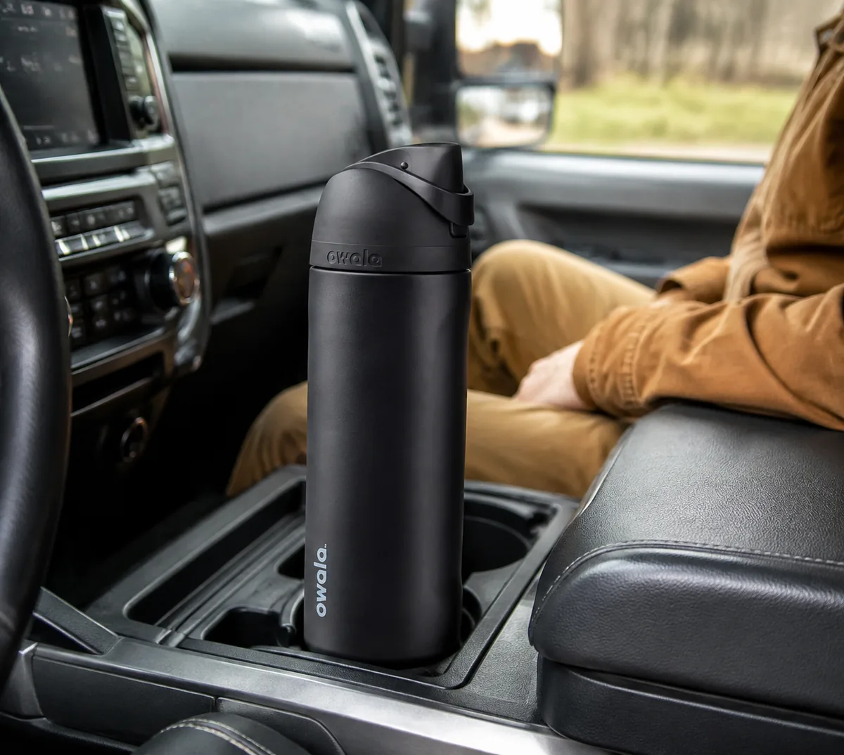 Owala FreeSip 24 oz stainless steel water bottle in Very, Very Dark color